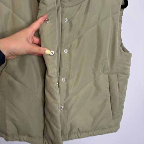 De Base Women's sage green boxy Puffer Vest size medium - Picture 6 of 10